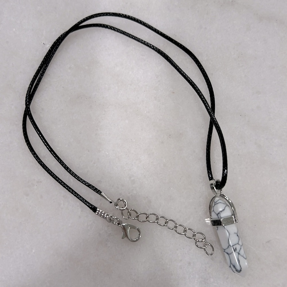 HOWLITE STONE PENDANT NECKLACE - Picture 2 of 3